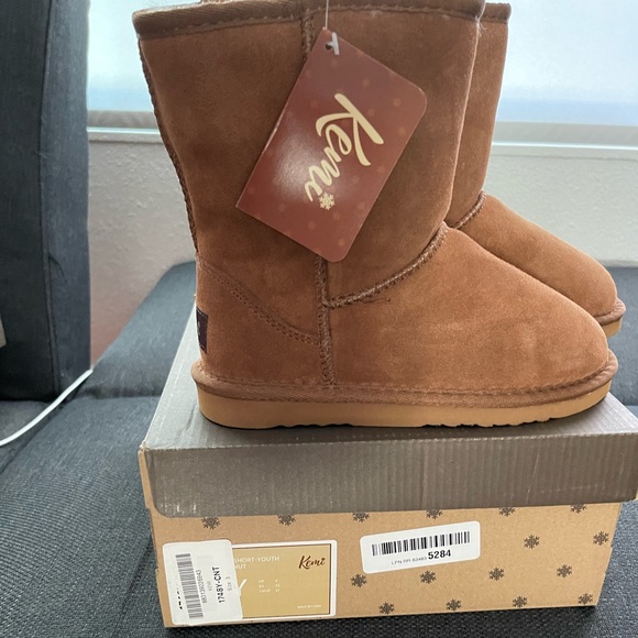 Girls Womens kemi UGG Styled Not UGGS - Picture 2 of 4